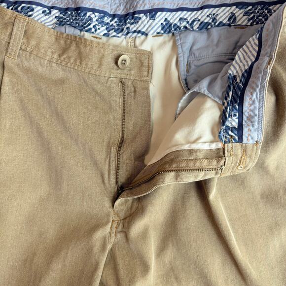 Tommy Bahama Men's 42 Silk Pleated Shorts Tan 10” Inseam Classic Fit - Picture 3 of 5